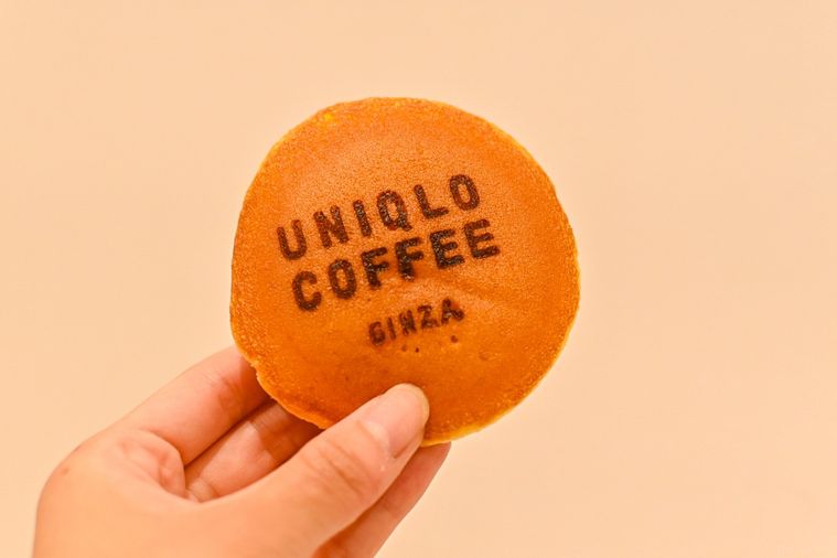 どらやきを持っているところ