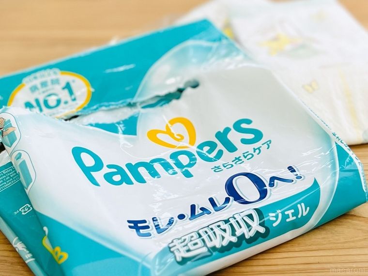 空になったパンパースの袋