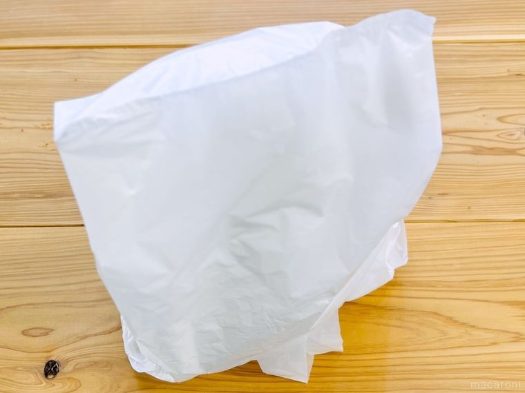 ペットボトルにスーパーのレジ袋をかぶせた様子