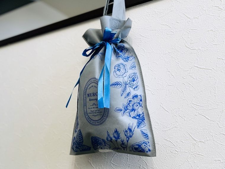 スーパーのレジ袋が入った不織布の袋