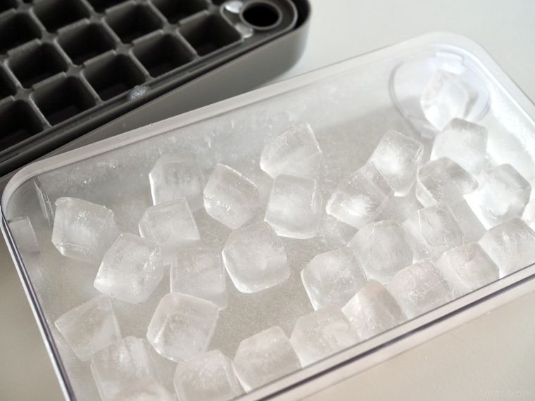 3COINSワンプッシュ製氷機