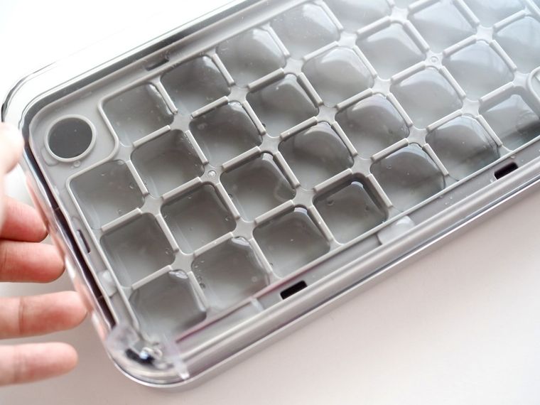 3COINSワンプッシュ製氷機