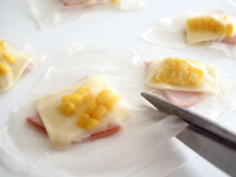 ライスペーパーをカット