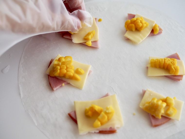 具材をのせているところ