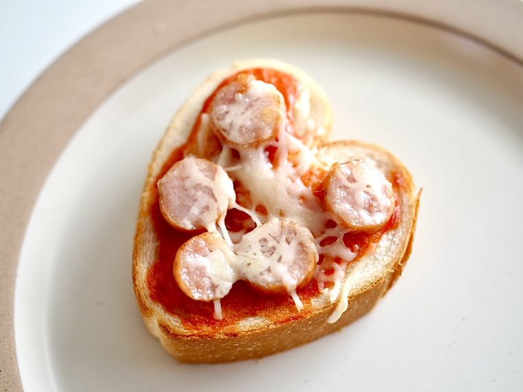 ハート型のピザトースト