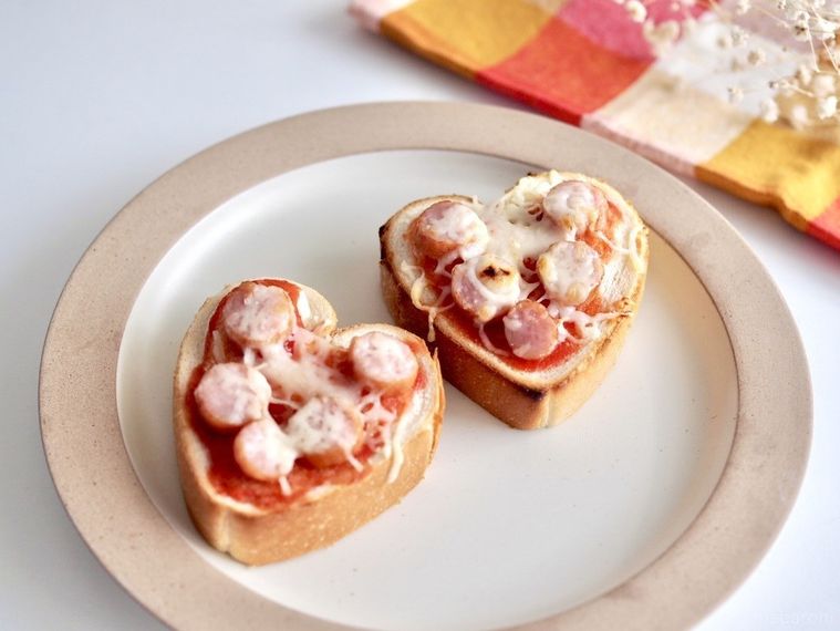 ハート型のピザトースト