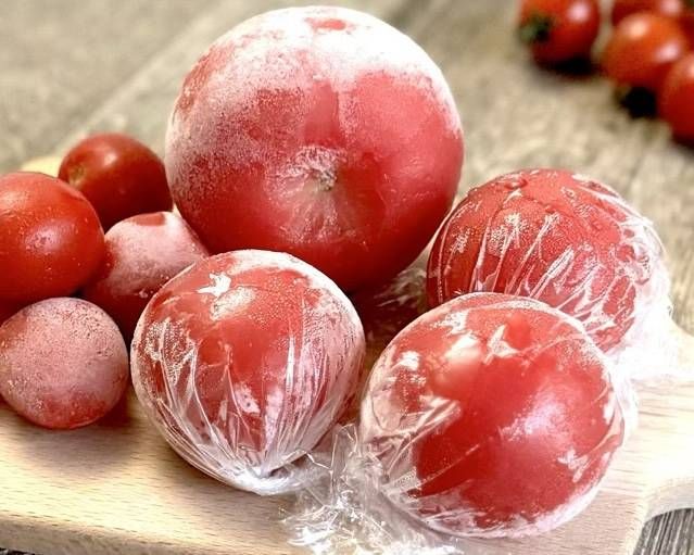 冷凍されているトマトの様子