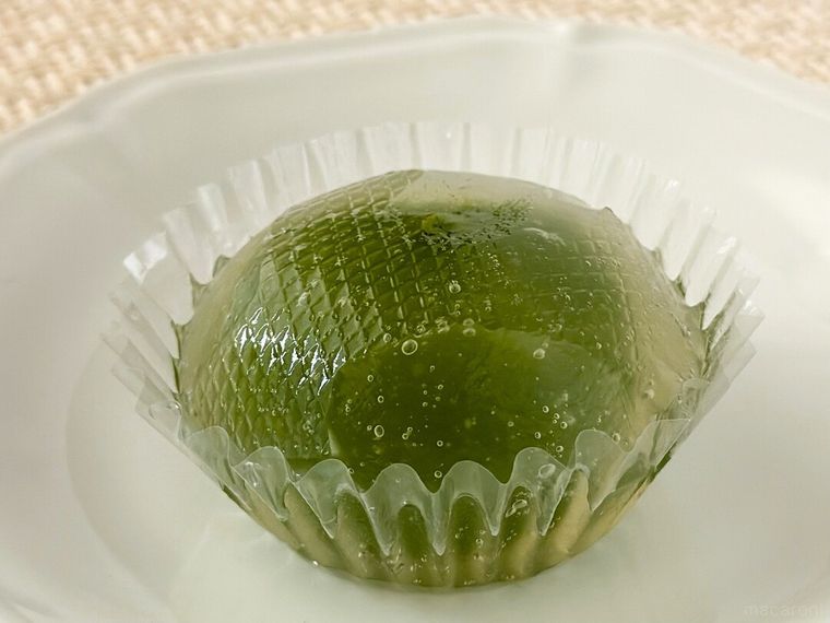 透明ケースに入った「ひやもち水まんじゅう 宇治抹茶あん」