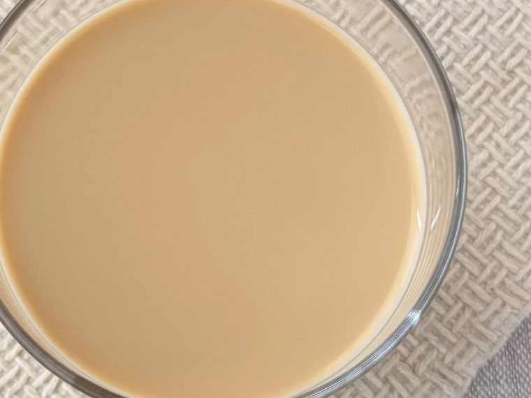 グラスに注いだ7プレミアム キャラメルラテ 240ml