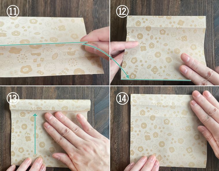 折り紙を折って紙袋を作っている写真