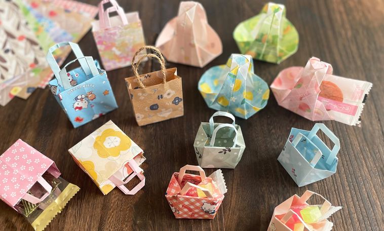 折り紙で作ったミニサイズのバッグいろいろ