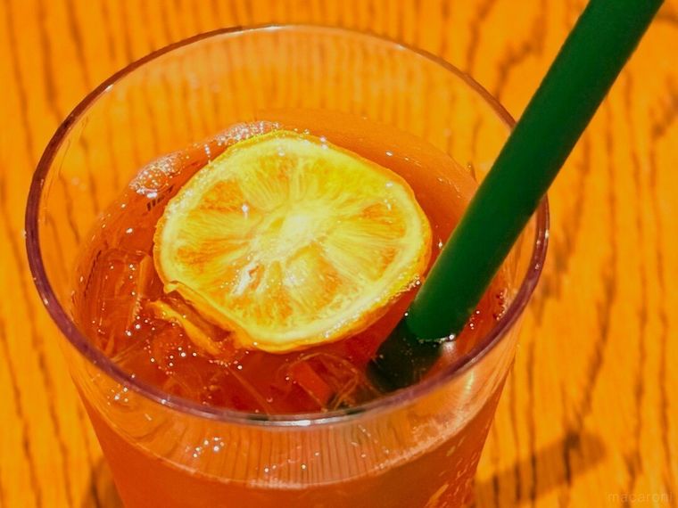 レモンがのったブラックティーに変更したチラックス ソーダ マスカット