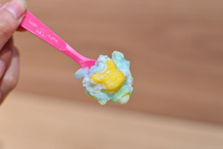 スプーンですくったアイス