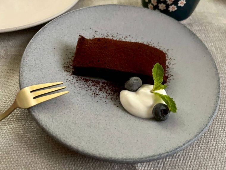 ガトーショコラとコーヒーカップ