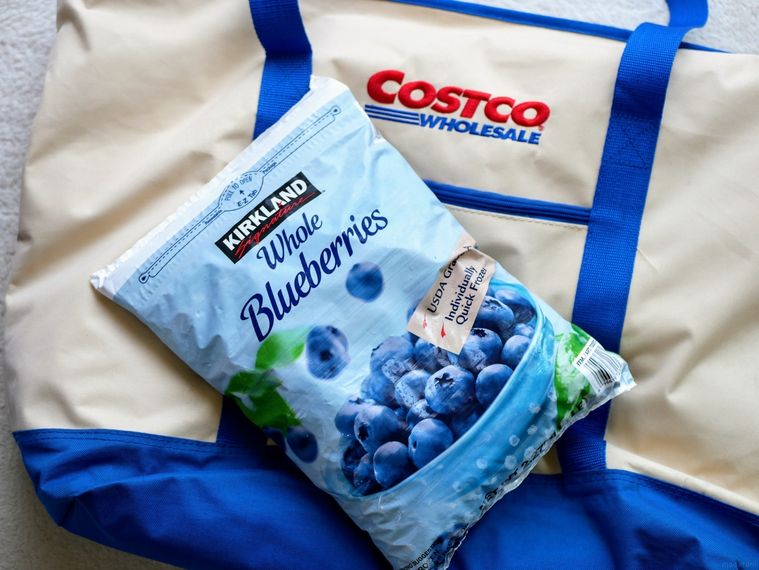 コストコの冷凍ブルーベリーと保冷バッグ