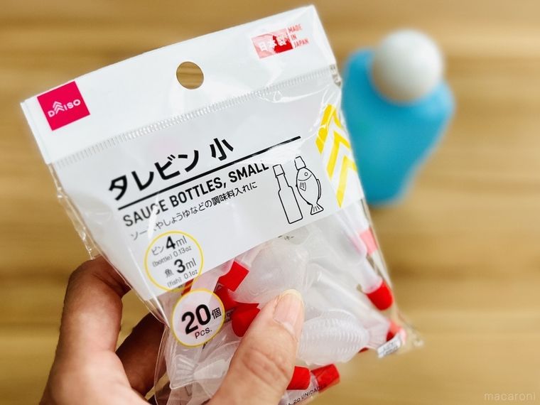 ダイソーのタレビンを手で持っている様子