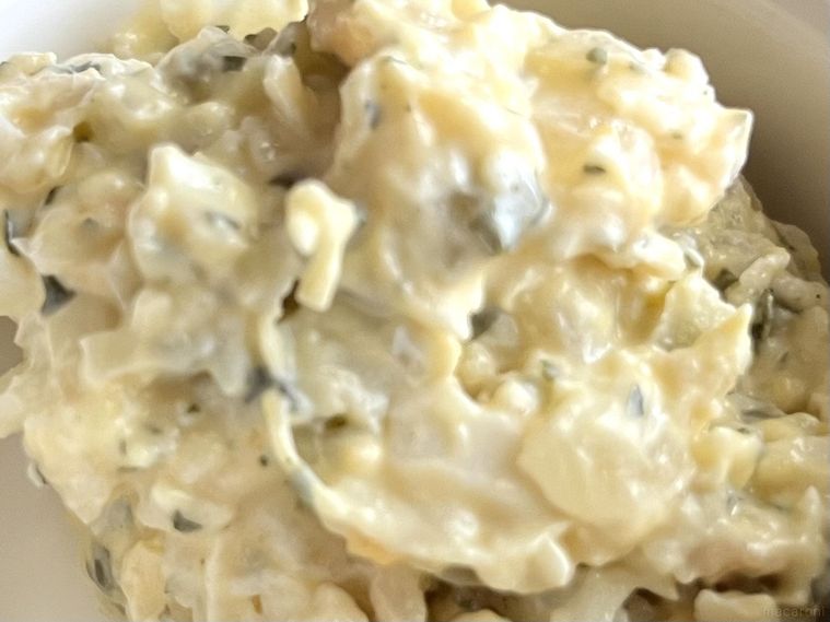 大きめの具材がたくさん入っている食べるタルタルソース