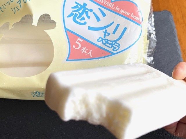 棒付きのバニラアイスの断面