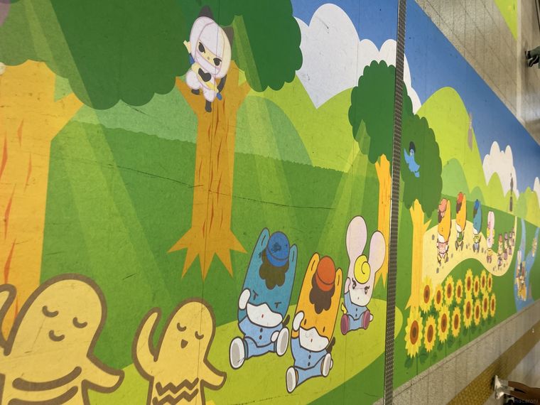 高崎駅足元のぐんまちゃん装飾