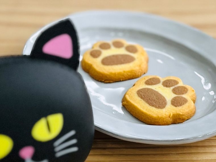 ぷにぷに にゃんころポーチのクッキーを皿に出した様子