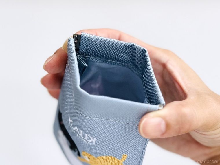 カルディのぱっちんポーチを開けた様子