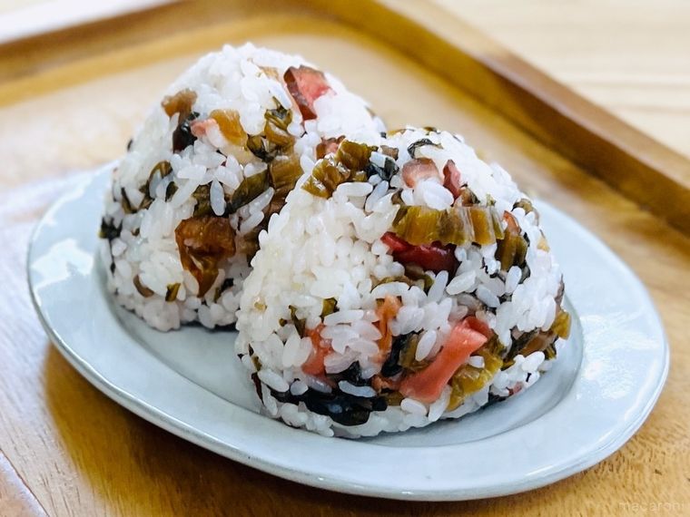 ご飯がすすむ 梅広島菜を混ぜ込んだおにぎり