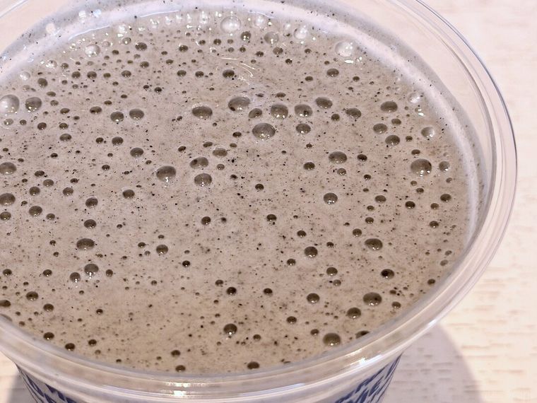 濃厚バナナスムージー黒ごまの蓋を開けた様子