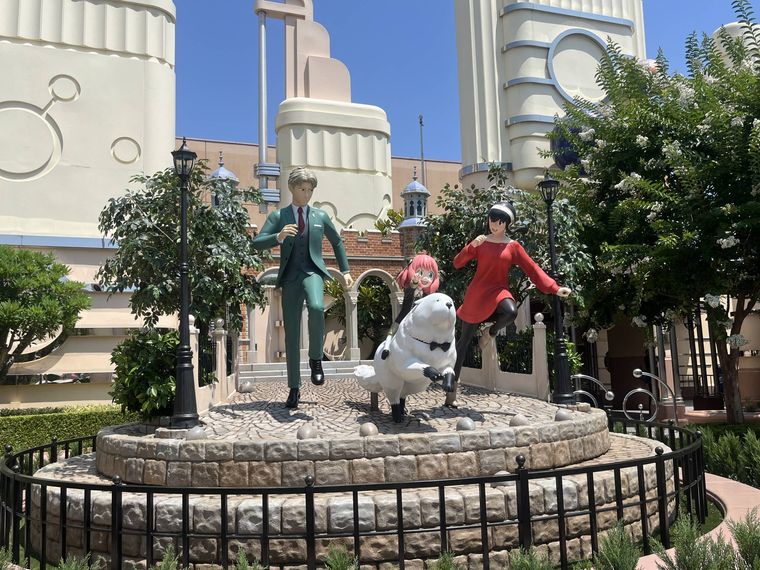 USJパーク内のSPYFAMILYのオブジェ