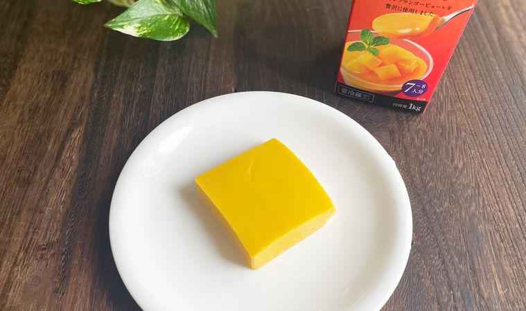 お皿に盛り付けた芳醇贅沢マンゴー