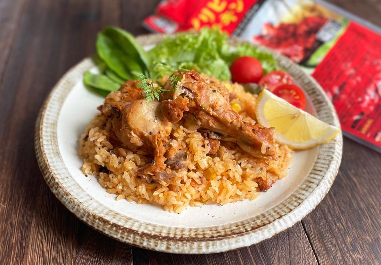 ピリピリチキンで作った炊き込みピラフ