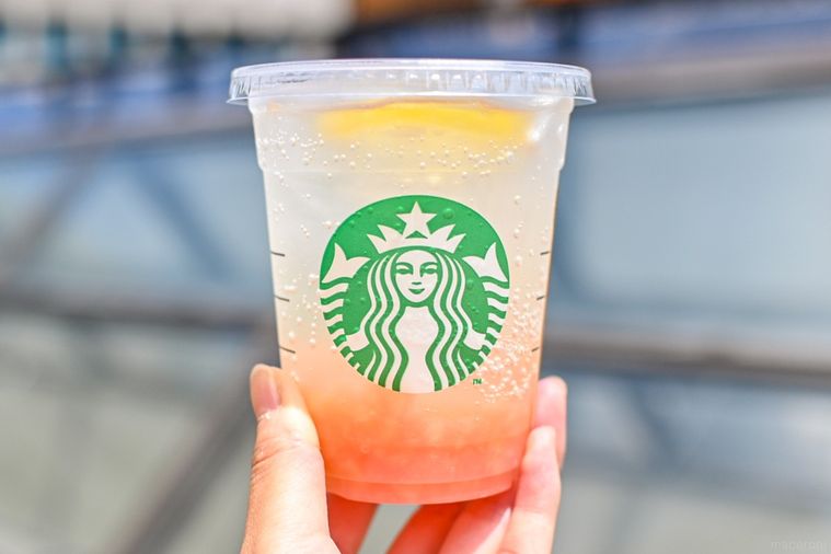 ソーダを持っているところ