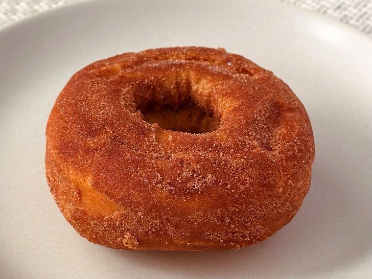 白皿にのったニューホームカット シナモン