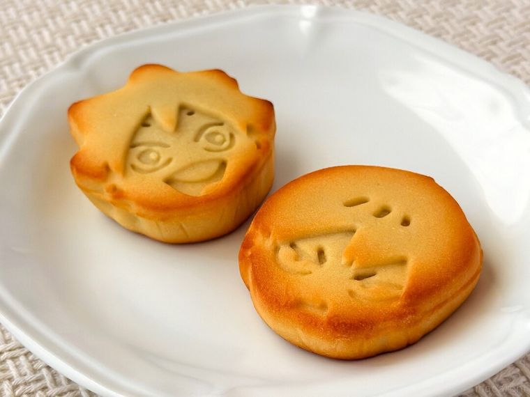 白皿にのったハイキュー 日向・影山のおまんじゅう