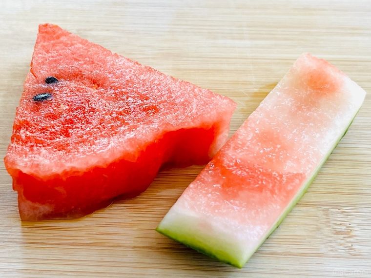 スイカの皮を取った様子