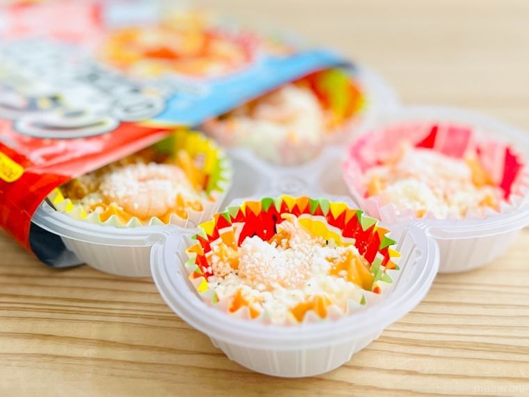 お弁当用の冷凍グラタンを開封した様子