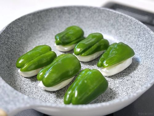 考えた人天才。冷凍餃子で作るピーマンの肉詰めが革命すぎた