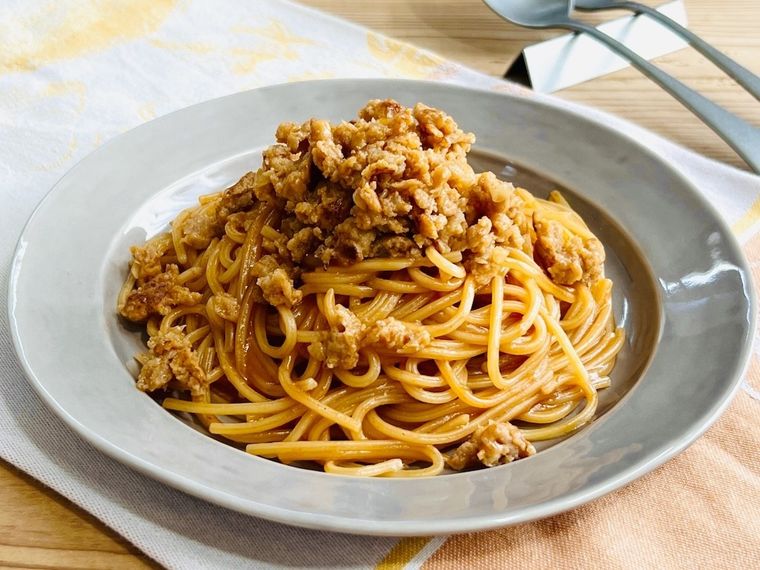 皿に盛られたボロネーゼ