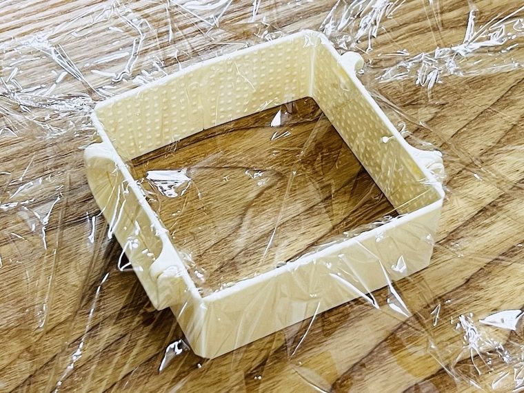 らくらくラップご飯にラップをかぶせた様子