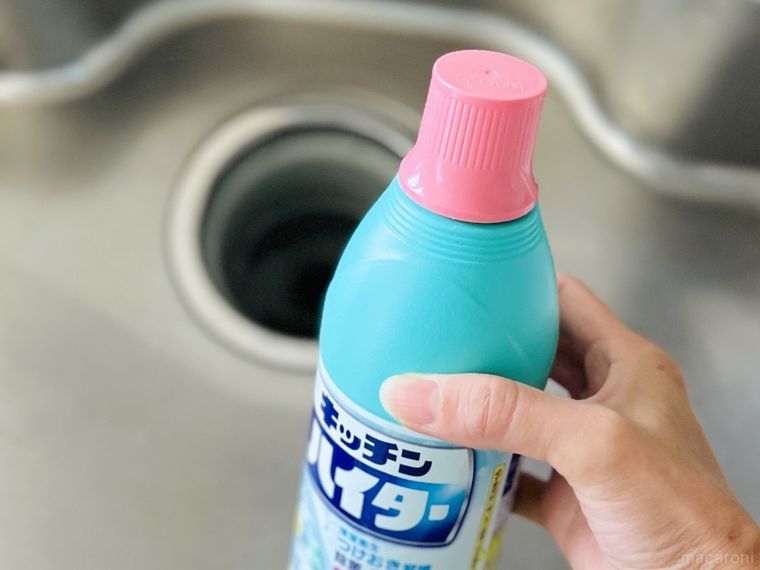 キッチンハイターを手で持っている様子