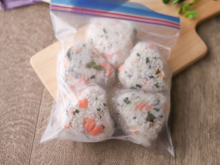 冷凍おにぎり 鮭わかめおにぎり