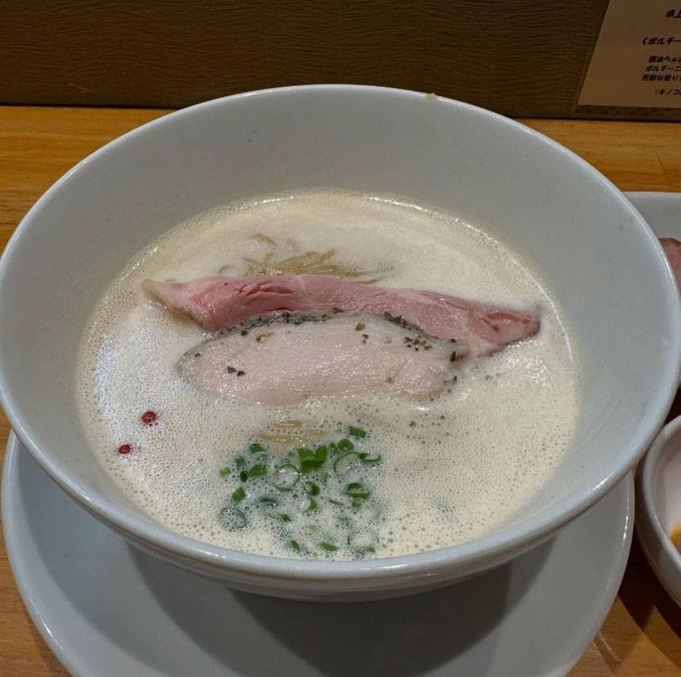 白い丼に入った獅子丸ぱいたんらぁめん