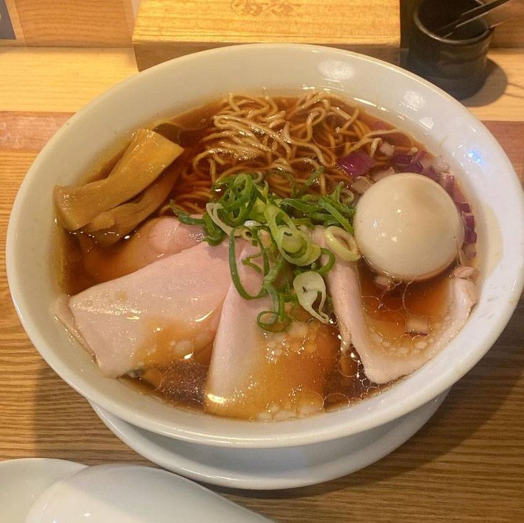 白い丼に入った特製 生姜中華そば