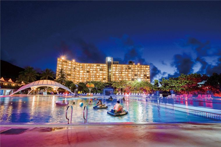 夏季限定イベントも充実ナイトプールファミリーフェスタ