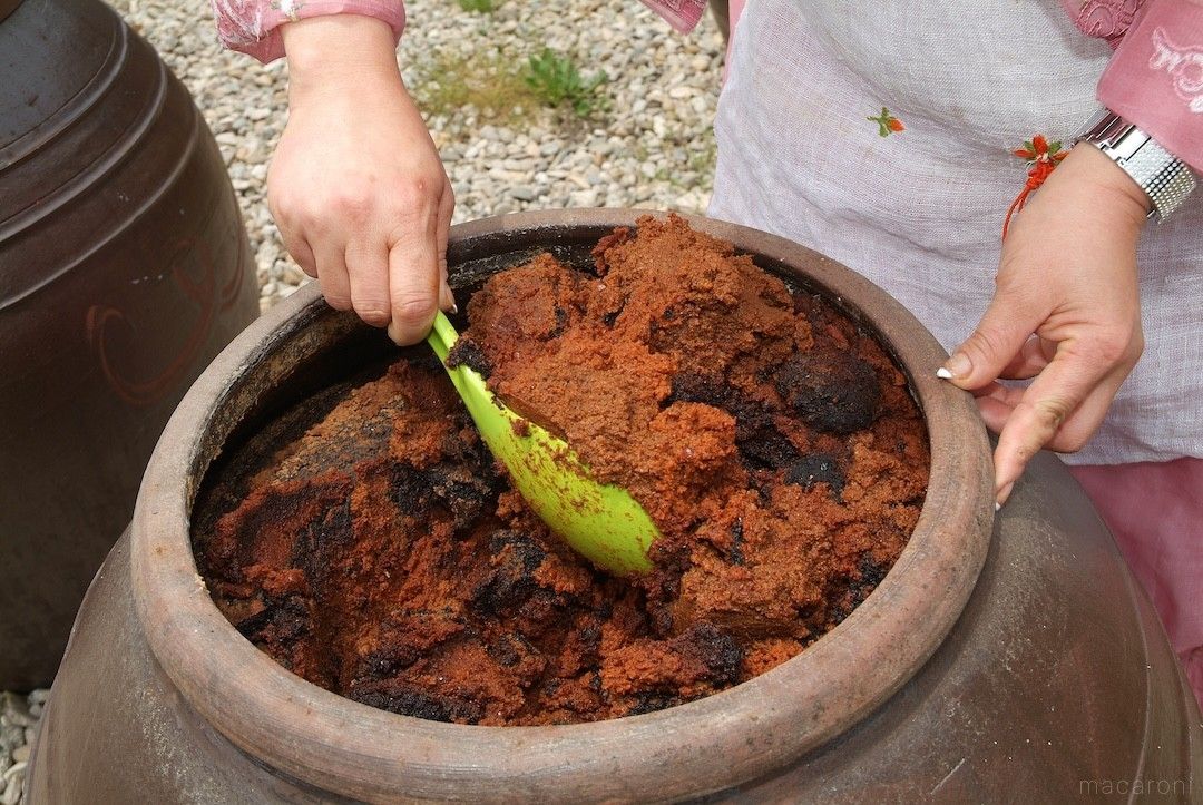 壺に入ったテンジャン