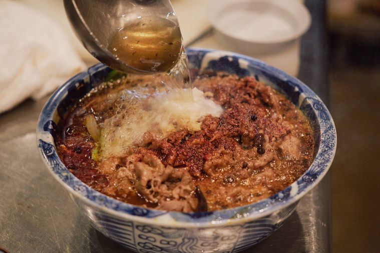 油を回しかけている