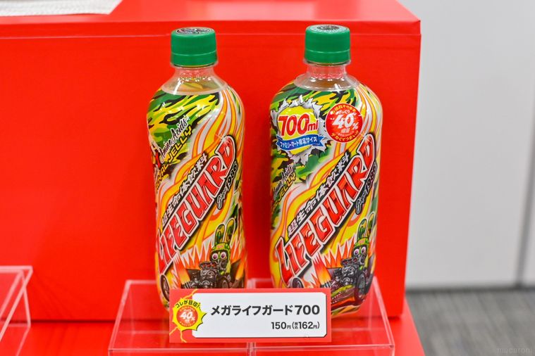 ペットボトルが並んでいるところ