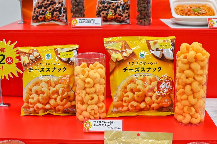 お菓子のパッケージが並んでいるところ