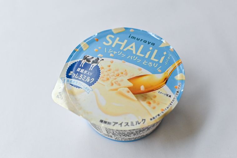 アイスのパッケージを斜めから