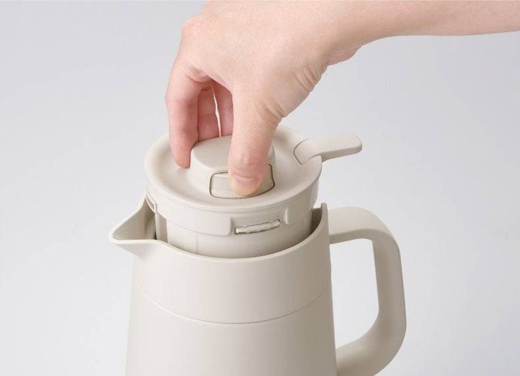 ワンタッチふたプッシュレバーで抜群の操作性2