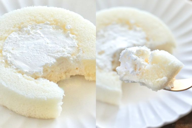 木のカッティングボードと白い皿にのった白いレアチーズロールケーキの断面と金色のフォークで食べる様子